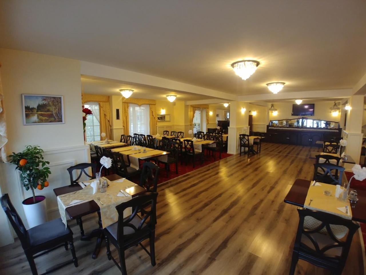 Hotel Mazurski Dworek Mikołajki エクステリア 写真