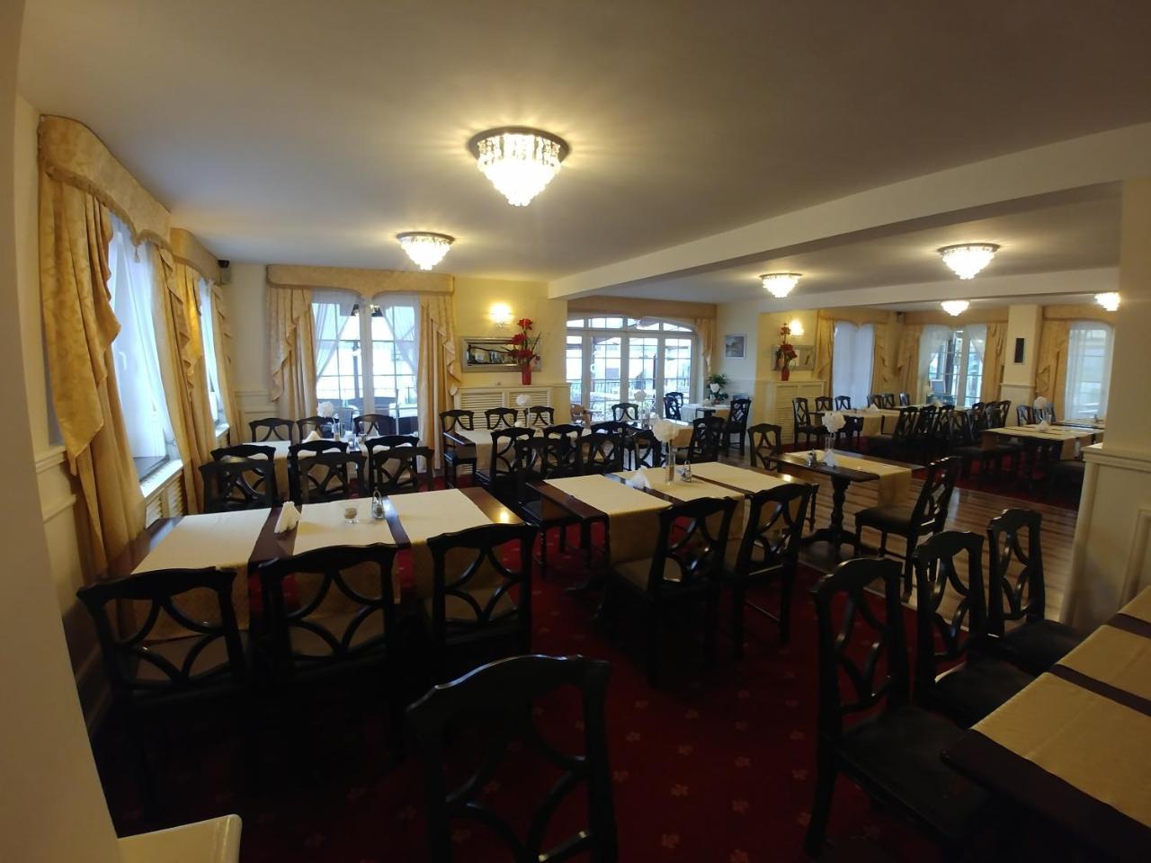 Hotel Mazurski Dworek Mikołajki エクステリア 写真